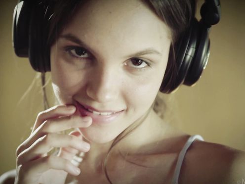 Sing A Sexy Song - Analise