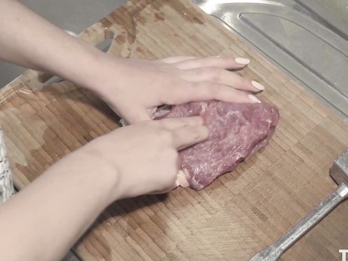 Raw Pussy 2 - Elza A